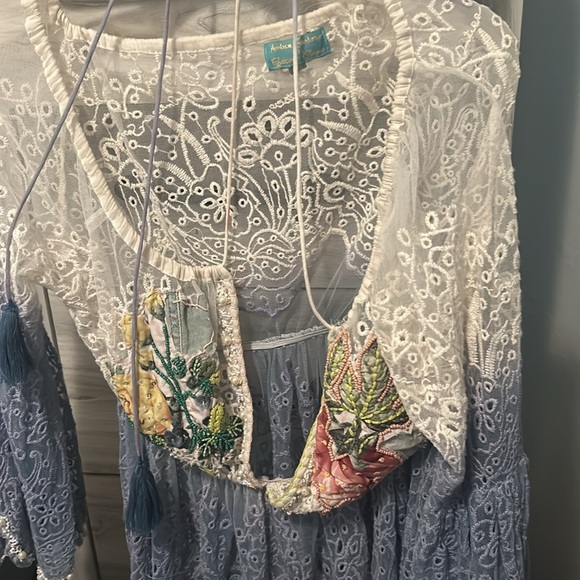 Beaded good condition Bell sleeves - Picture 7 of 8